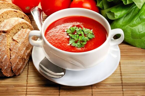 Ichimlik dietasi menyusi pomidor sho'rva bilan diversifikatsiya qilinishi mumkin